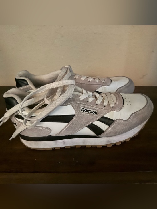 Reebok Shoes - Reebok women’s casual Sneakers in White, Gray & Black